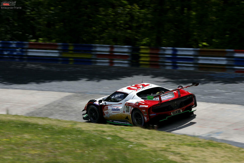 Der Ferrari 296 GT3 von Frikadelli Racing schnappt sich nicht nur Gesamtsieg, sondern auch den Klassensieg in der SP9 für GT3-Boliden.