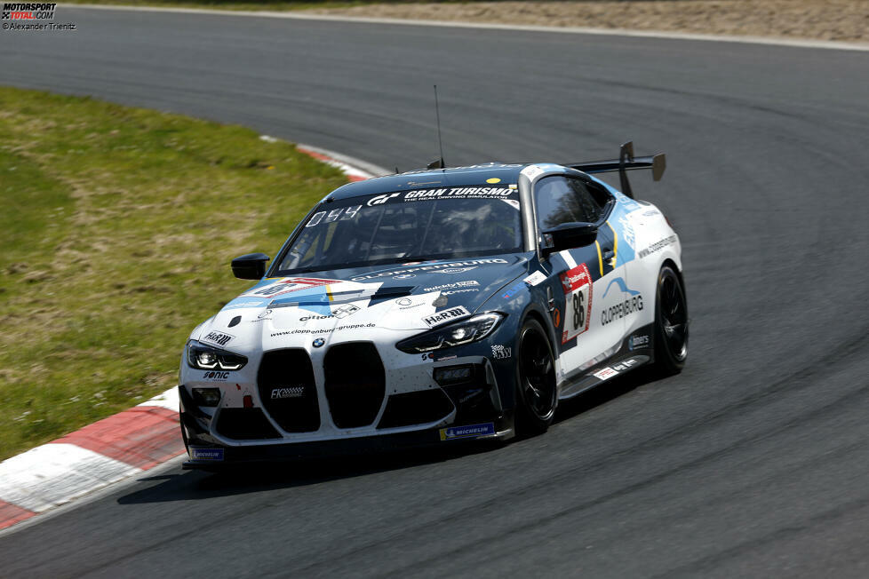 Die SP10-Klasse für GT4-Boliden war mit 16 Teilnehmern gut besetzt. Am Ende hatte der BMW M4 GT4 von FK Performance die Nase vorn. Das Cockpit teilten sich Christian Konnerth, Maxime Oosten, Lorenz Stegmann und Miklas Born.