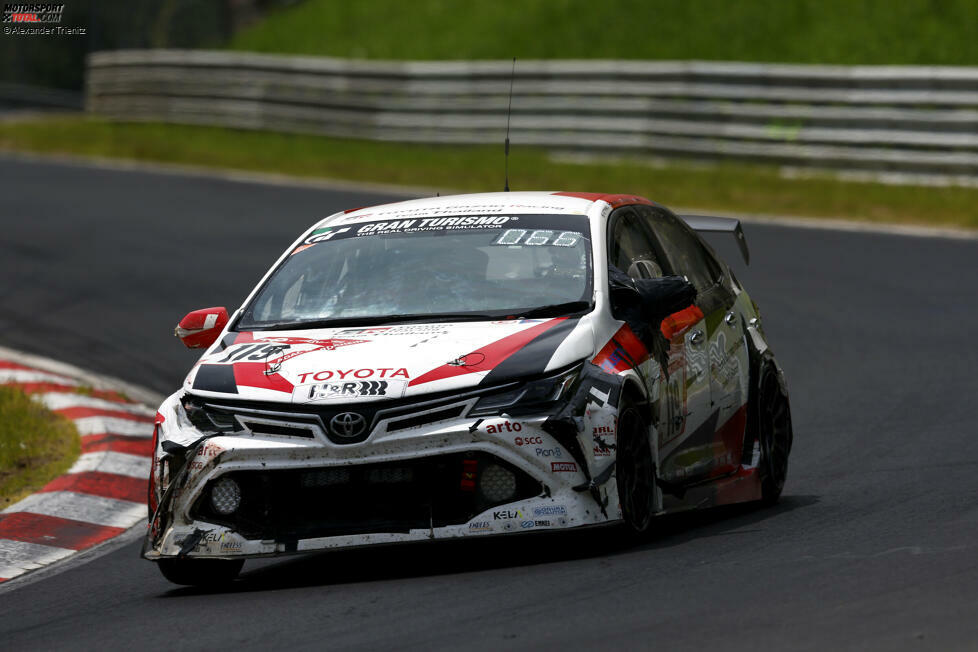 In der SP3, in der auch Opel Manta und Dacia Logan am Start waren, siegte der Toyota Corolla Altis vom Toyota Gazoo Racing Team Thailand, mit den verrücktesten Namen im Starterfeld: Suttipong Smittachartch, Nattavude Charoensukhawatana, Nattapong Hortongkum und Manat Kulapalanont.