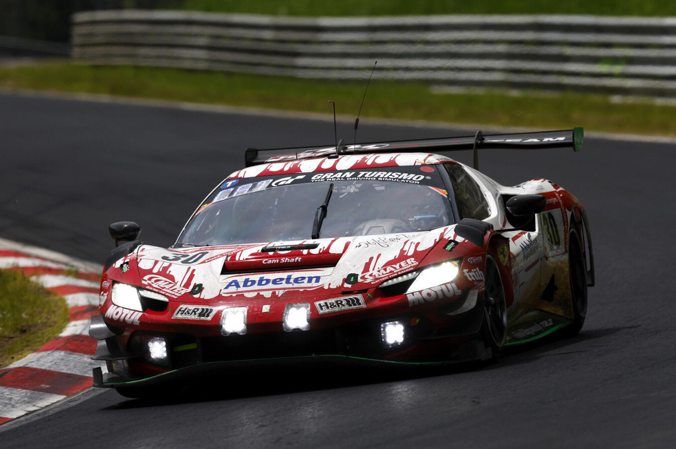 Frikadelli hat sich mit dem Ferrari 296 GT3 den Gesamtsieg bei den 24h Nürburgring 2023 gesichert. Aber auch in kleineren Klassen wurde um Siege gekämpft.