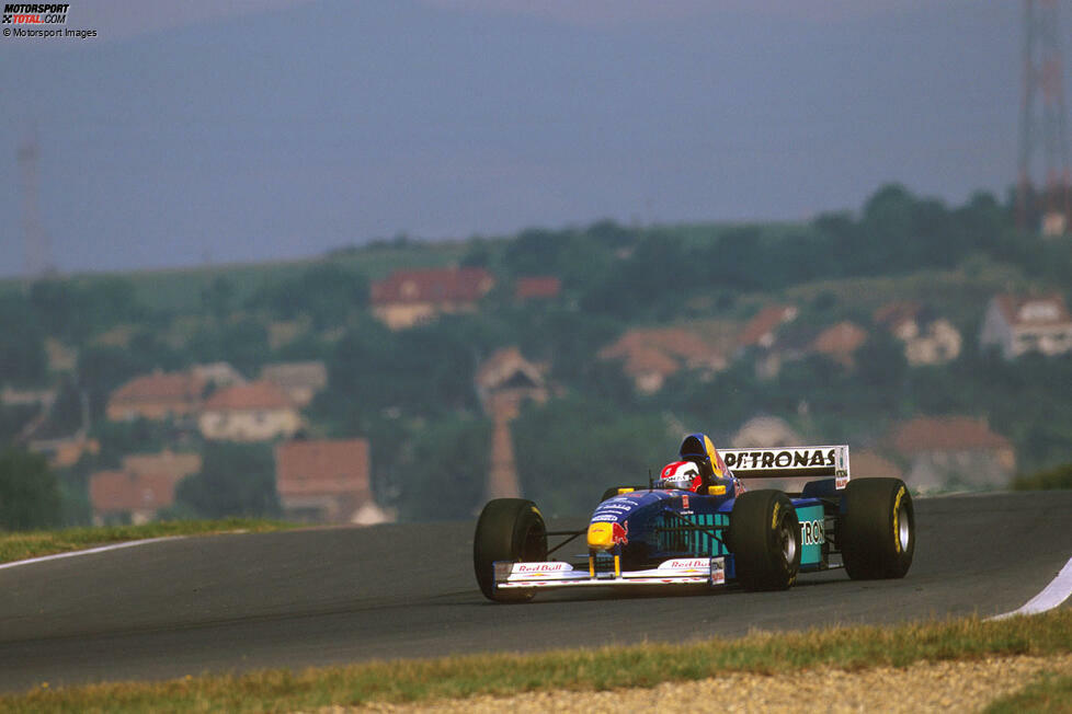 Nach einem Durchhänger Ende der 1990er kehrte Sauber 2001 mit jungen Talenten zurück: Nick Heidfeld und Rookie Kimi Räikkönen. Beim Saisonstart in Melbourne fuhren beide stark - Heidfeld wurde Vierter, Räikkönen holte bei seinem Debüt Platz sechs. Sauber beendete das Jahr sensationell als Vierter der Konstrukteurswertung.