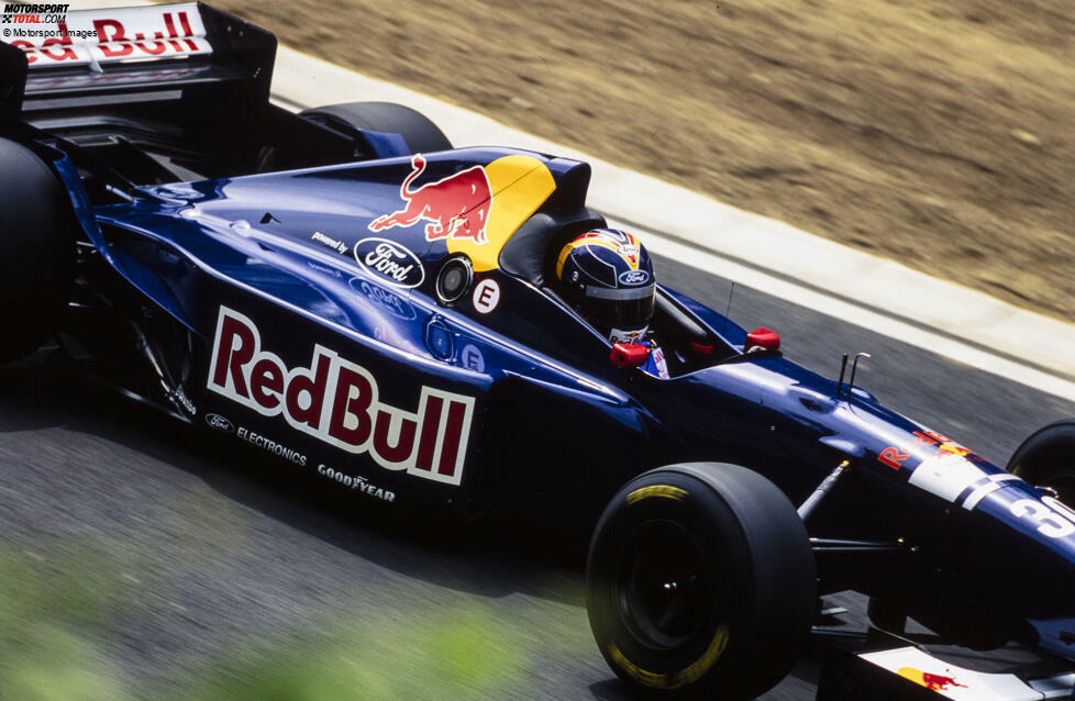 Bis 1995 etablierte sich Sauber in der Formel 1, trotz Rückschlägen wie Wendlingers Unfall. Heinz-Harald Frentzen führte das Team nach der Trennung von Mercedes und der Partnerschaft mit Ford zu regelmäßigen Punktergebnissen. Beim chaotischen Monza-Grand-Prix 1995 sicherte sich Frentzen mit Platz drei das erste Podium für Sauber.