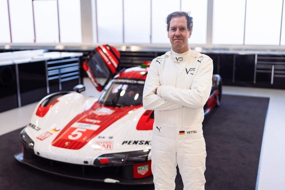 Sebastian Vettel hat in Weissach erste Testkilometer im Porsche 963 abgespult