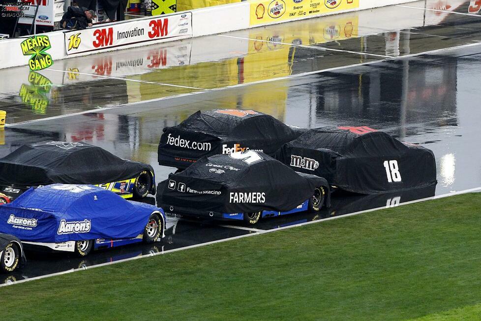 Ansonsten ist die erste Saisonhälfte geprägt von argen Wetterkapriolen. Höhepunkt war das Sommerrennen von Daytona, das um einen Tag verschoben werden musste.