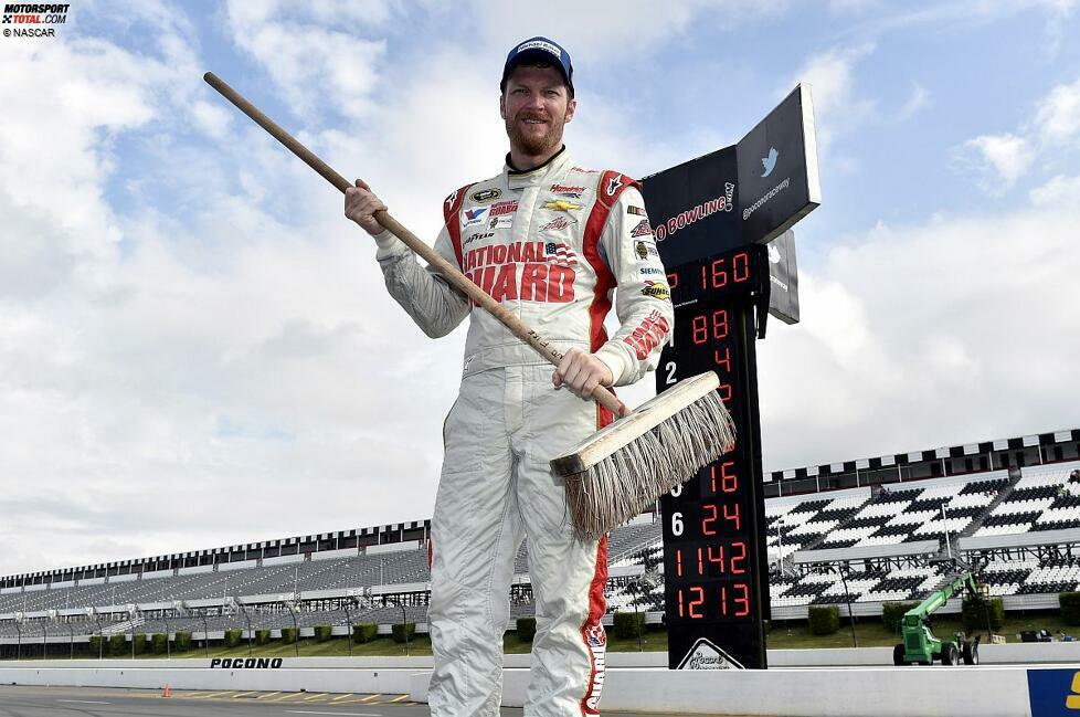 Pocono ist 2014 Earnhardt-Pflaster. Ein waschechter Sweep, der natürlich mit dem Besen als Foto-Motiv gekrönt wird.