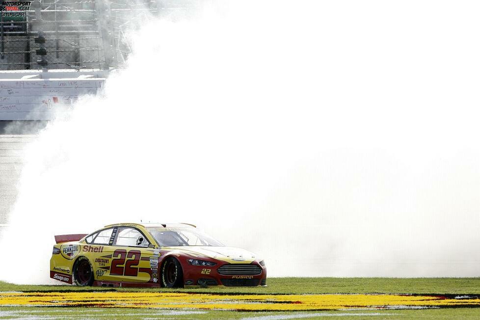 Joey Logano lässt es in Kansas orgendtlich rauchen. Der Lohn ist der Einzug in die nächste Runde (und später in die Final-Four).