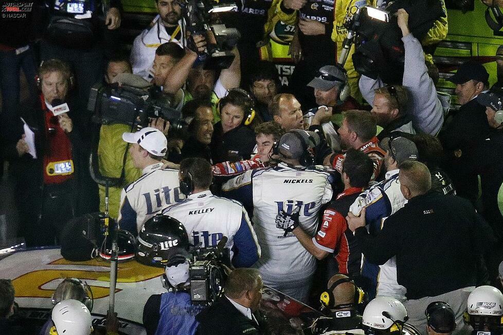 Texas und die Keilerei zwischen Gordon und Keselowski. Für Sieger Jimmie Johnson interessiert sich keiner - und weder Gordon noch Keselowski kommen ins Homestead-Finale.