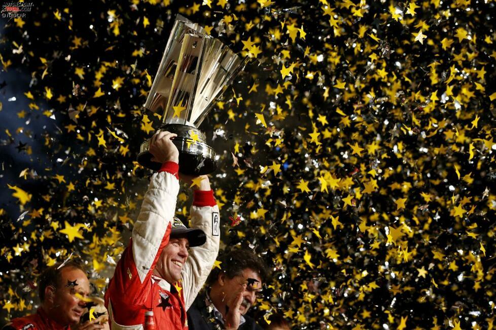 Kevin Harvick ist der neue NASCAR-Champion 2014. Der 38-jährige Kalifornier holt sich damit seinen ersten Titel und schenkt seinem Boss Tony Stewart die zweite Meisterschaft für Stewart/Haas Racing nach 2011.
