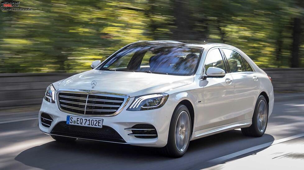 Rein elektrisch fährt bei Daimler derzeit (nach Auslauf des Mercedes B 250 e) nur der Smart. Plug-in-Hybrid-Antriebe gibt es derzeit für die E-Klasse (E 300 de) und die S-Klasse (S 560 e). Den angekündigten GLC F-Cell mit Plug-in-System gibt es lauf Mercedes-Website nur im 