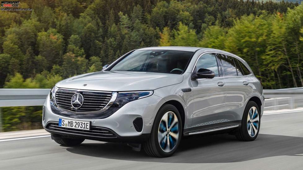 Für seine Elektro-Offensive hat Mercedes extra die Submarke EQ ins Leben gerufen. Mitsamt neuer, modularer Architektur. Mitte 2019 bringt Mercedes den ersten Spross namens EQC auf den Markt, ein Coupé-SUVauf Basis des GLC. Zwei E-Motoren mit insgesamt 408 PS beschleunigen den EQC in 5,1 Sekunden auf 100 km/h und tragen ihn 400 Kilometer weit (nach WLTP-Norm). Limousinen und Kompakte mit E-Antrieb sollen folgen, auch Elektro-Nutzfahrzeuge sind geplant. Bis 2022 will Mercedes zehn neue Elektroautos auf den Markt bringen.