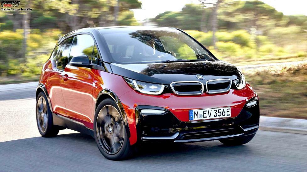 Mit i3 und i8 hat BMW eine Vorreiterrolle in puncto Elektrifizierung übernommen. Ob sich das ausgezahlt hat, ist die Frage, vor allem da BMW für diese Autos auch noch die Carbon-Technik entwickelt hat. Beim i3 hat sich die Reichweite gegenüber dem Erstling inzwischen glatt verdoppelt. Was die herkömmlichen Baureihen betrifft, setzen die Münchner bisher ausschließlich auf den Plug-in-Hybrid. Den gibt es derzeit im Mini Countryman, im 2er Active Tourer, im 3er, im 5er und im 7er.
