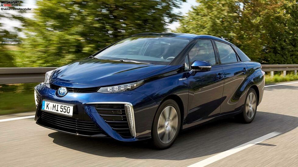 Klar, mit Brennstoffzellen-Autos wie dem Miraj (ab 78.600 Euro) gibt sich Toyota fortschrittlich. Irritierenderweise bietet der Hybrid-Pionier bis heute kein reines Elektroauto an. Früher hieß es, man sehe den E-Antrieb eher bei Rollern. Nun scheint man jedoch langsam umzudenken, hat mit Zulieferern eine eigene Division für die E-Auto-Entwicklung gegründet. 2020 sollen die ersten Modelle fertig sein.