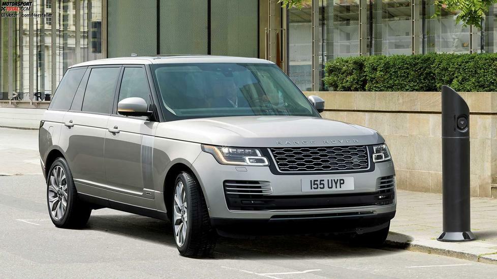 Die Modellpalette von JLR besteht zum Großteil aus dicken SUVs und leistungsstarken Sportwagen. Da ist eine breitflächige Elektrifizierung mit Blick auf die CO2-Emissionsgrenzwerte der EU unausweichlich. So soll es im Jahr 2020 in der Hälfte der Baureihen elektrifizierte Antriebe geben. Ein Ansatzpunkt sind die Plug-in-Versionen P400e. Dabei wird ein Vierzylinder-Benziner mit einem 116 PS starken E-Motor kombiniert, sodass sich eine Systemleistung von 404 PS ergibt. Die elektrische Reichweite ist mit 50 Kilometer beachtlich.