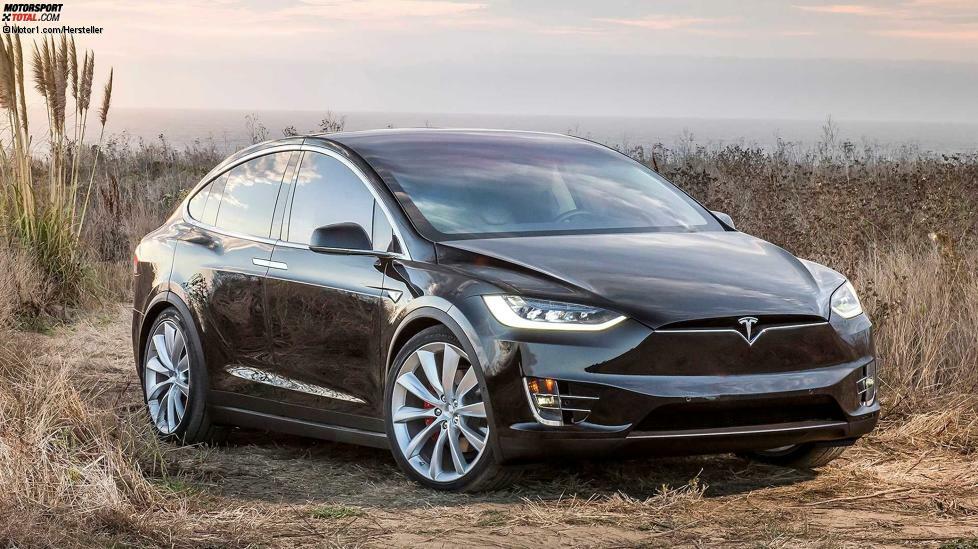 Da wo Tesla heute bereits steht, wollen plötzlich alle hin. Drei komplett elektrische Baureihen (große Limousine Model S, Crossover Model X, Mittelklasse-Limousine Model 3), sehr sportliche Fahrleistungen, Reichweiten zwischen 350 und 600 Kilometer und eine Nachfrage, nach der sich alle anderen Hersteller die Finger ablecken würden.