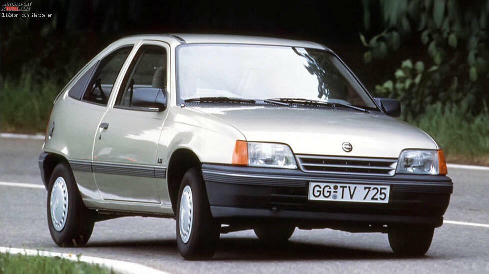 Jubel in Rüsselsheim: Während der VW Golf im Vorjahr nur Dritter wurde, siegte der Kadett E im Jahr 1985. Allzu stark war die Konkurrenz auf den Plätzen indes nicht: Renault 25 und Lancia Thema.