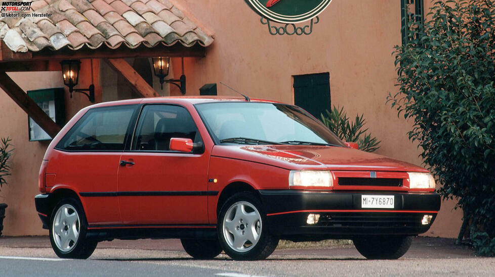 Aktuell feiert der Fiat Tipo seinen 30. Geburtstag. Dabei sollte nicht vergessen werden, dass er 1989 ?Auto des Jahres? war. Auf den weiteren Plätzen: Opel Vectra und VW Passat.