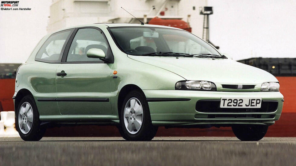 Erstmals gelang einer Marke die Titelverteidigung: 1996 setzte sich der Fiat Bravo respektive Brava gegen den Peugeot 406 und den Audi A4 durch.