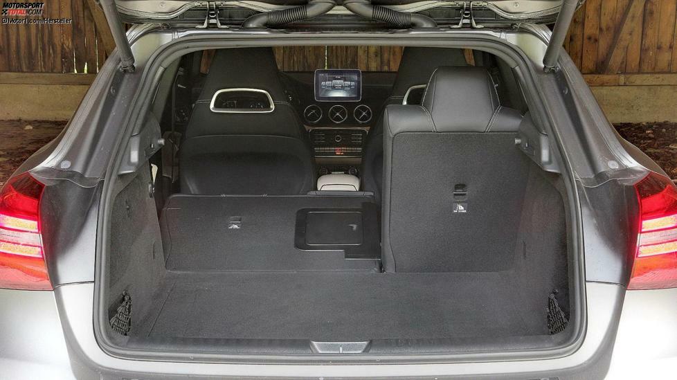 Beim Kofferraum bot schon der alte Q3 mehr als der GLA, in den nur 421 bis 1.235 Liter passen. Erst recht gilt das für die neue Generation des Audi-Kompakt-SUVs.