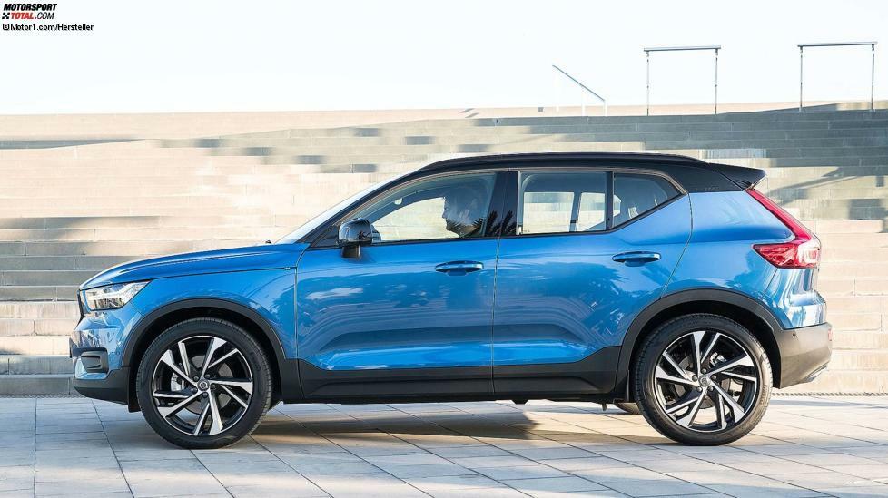 Der XC40 ist vier Zentimeter länger als der Q3 – das fällt nicht weiter ins Gewicht. Doch der Volvo ist stolze sechs Zentimeter höher. Das mag das Einsteigen vereinfachen, aber es treibt auch den Spritverbrauch in die Höhe.