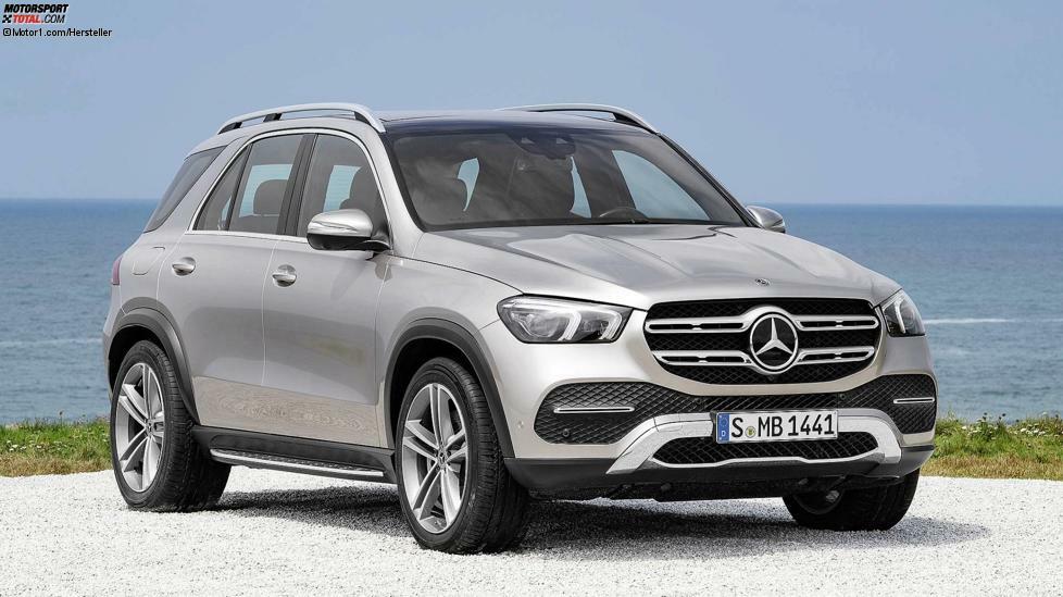 Der GLE ist mit 4,92 Meter genauso lang wie der neue X5, der Q7 ist mit 5,05 Meter spürbar länger. Beim Radstand liegt der GLE mit rund 3,00 Meter auf dem Niveau des Q7 (2.994 Millimeter), beim neuen X5 ist der Radstand etwa zwei Zentimeter kürzer (2.975 Millimeter). Wenn größer gleich besser ist, dann hat der Audi hier die Nase vorne.