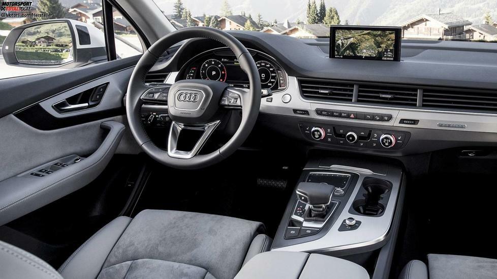 Hier das erwähnte kleine Infotainment-Display des Q7. Schauen wir aber die Motoren an: Den Q7 gibt es nur als 45 TDI (231 PS) und 50 TDI (286 PS, beides Sechszylinder). Der SQ7 TDI ist 