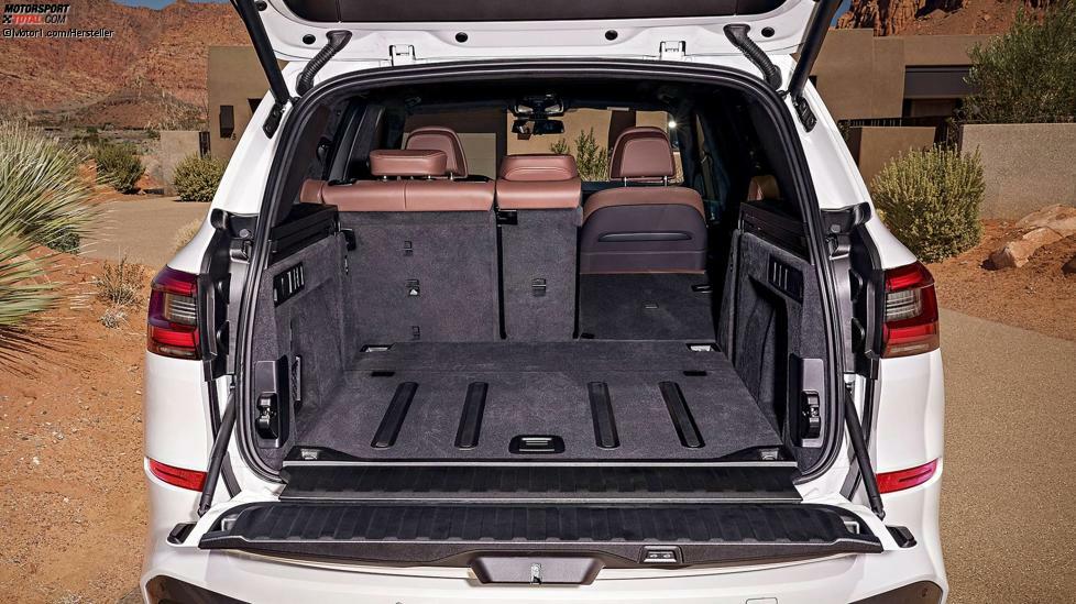 Hier ist eine Besonderheit des X5, die zweigeteilte Heckklappe - sehr praktisch. Nun zu den  Preisen: der X5 beginnt bei 71.590 Euro (30d, 265 PS). Marktstart erst November 2018. Der Preis des GLE ist noch nicht bekannt, er startet erst Anfang 2019. Verfügbar ist also nur der Q7 - ab 64.100 Euro (3,0-Liter-Diesel, 231 PS). Plus für Audi.