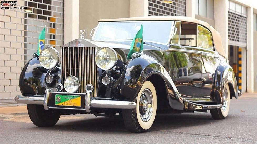 Der Rolls-Royce Silver Wraith von 1952 wurde vom Geschäftsmann Assis Chateaubriand gespendet. Man orderte ihn mit einigen Sicherheitsmodifikationen.  Einer Plattform an der hinteren Stoßstange etwa, auf der man Sicherheitsleute unterbrachte. Der erste Präsident, der das Auto benutzte, war Getúlio Vargas. Heute wird er vor allem als zeremonieller Staatswagen benutzt. Der Silver Wraith ist mit einem 4,3-Sechszylinder-Motor und einem 4-Gang-Schaltgetriebe ausgestattet.