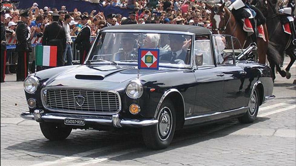In Bezug auf Klasse und Prestige ist das Gefährt des italienischen Präsidenten wohl unübertroffen: Der Lancia Flaminia 335 von 1958, der den derzeitigen Präsidenten der Italienischen Republik bei offiziellen Paraden begleitet, wurde von Pininfarina entworfen.
Basierend auf dem Flaminia Convertibile – der wiederum eine Weiterentwicklung des Aurelia B24 ist - ist das Auto eines der vier 