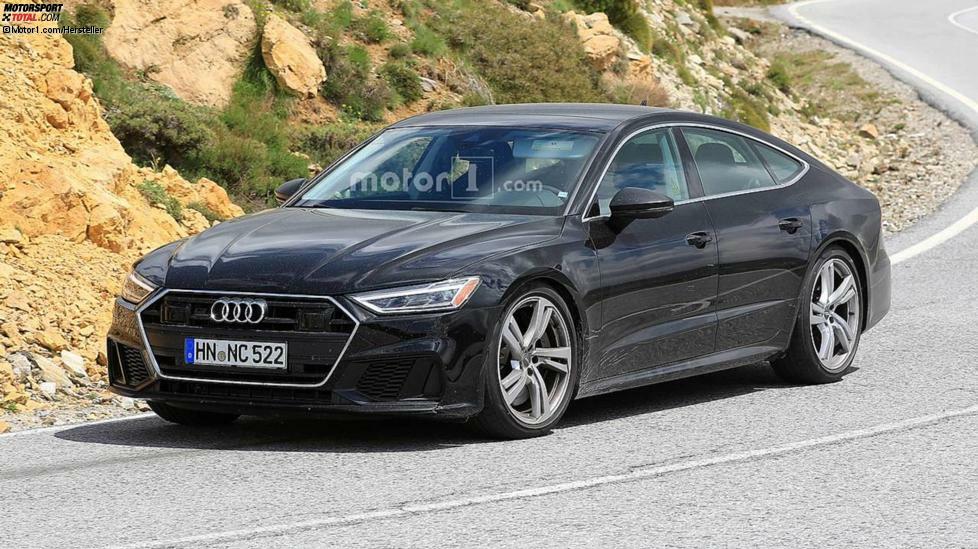 Mehrmals wurde der S7 Sportback schon ganz ohne Tarnung abgelichtet.
Für den Motor gibt es gibt zwei klare Kandidaten. Auf der einen Seite haben wir den 2,9-Liter-V6 mit 450 PS.. Auf der anderen Seite steht der Vierliter-V8, ebenfalls mit zwei Turboladern, der im Porsche Panamera Turbo 550 PS leistet.