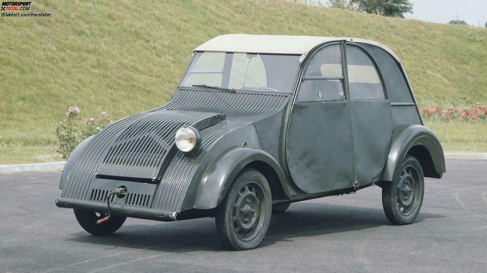 1934 erteilte Citroën-Direktor Pierre-Jules Boulanger den Auftrag, einen minimalistischen Kleinwagen zu entwickeln. 1939 baute man 250 Prototypen des 2 CV TPV (