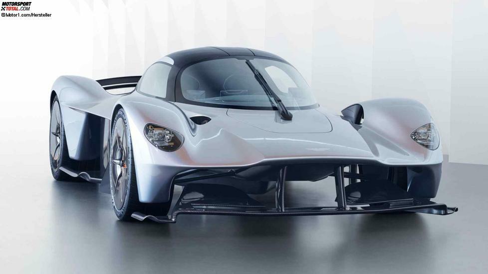 Der Aston Martin Valkyrie ist von Formel-1-Autos inspiriert, die ein Leistungsgewicht von weniger als 1 aufweisen. Das Hybridsystem des Valkyrie liefert 1.146 PS, die nur 1.030 Kilo bewegen müssen. Die Rennversion schafft über 400 km/h, während die Straßenvariante (die voraussichtlich 2019 startet) etwas langsamer sein wird.