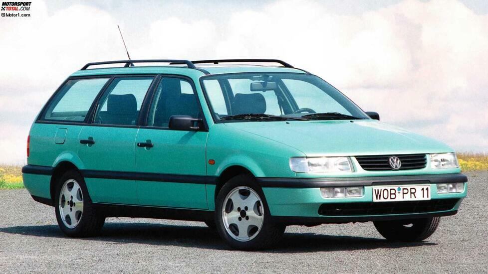 Im Herbst 1993 brachte VW den Passat B4 auf den Markt. Hinter der neuen Ziffer verbarg sich aber kein komplett neues Auto, sondern ein umfassendes Facelift. Im wahrsten Wortsinne, denn der Passat bekam wieder einen klassischen Kühlergrill.