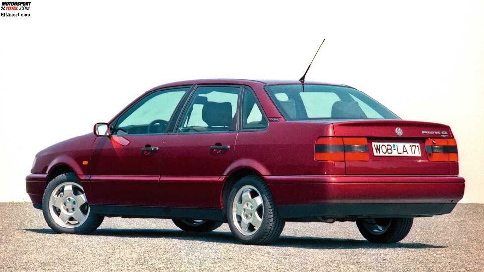 Größere und breitere Rückleuchten ließen den Passat stämmiger wirken. Neu bei den Motoren: Ein 1,6-Liter-Benziner mit 100 PS ab 1994 und TDI-Diesel mit 90 beziehungsweise 110 PS Leistung.