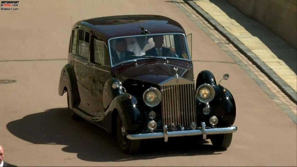 Namensrechte, konnte also keine Rolls-Royce-Autos bauen. Schließlich einigten sich die beiden Kampfhähne darauf, dass Bentley (die Marke gehörte schon seit den 30er-Jahren zu RR) an VW ging und Rolls-Royce an BMW.