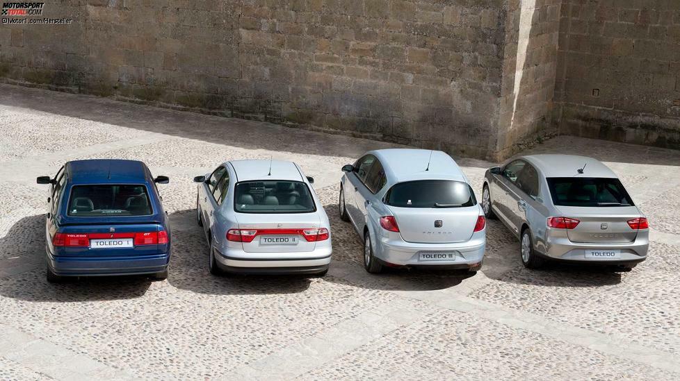 Unsere Reise durch die Geschichte des Seat Toledo beginnt bei einem Überblick aller vier Generationen. Das Gruppenbild entstand anlässlich der Premiere des jüngsten Toledo im Jahr 2013. Der Blick auf die Heckansichten zeigt zwei Dinge: Eine durchgehende Designsprache erkennt man nicht, zudem gab es es den Toledo nie in mehr als einer Karosserievariante.