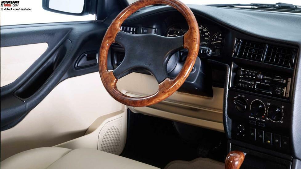 Auch im Innenraum konnte der erste Seat Toledo seine VW-Golf-Gene nicht verleugnen. Für etwas mehr Pep sorgten optional ein Holzlenkrad und ein Holzschaltknauf.