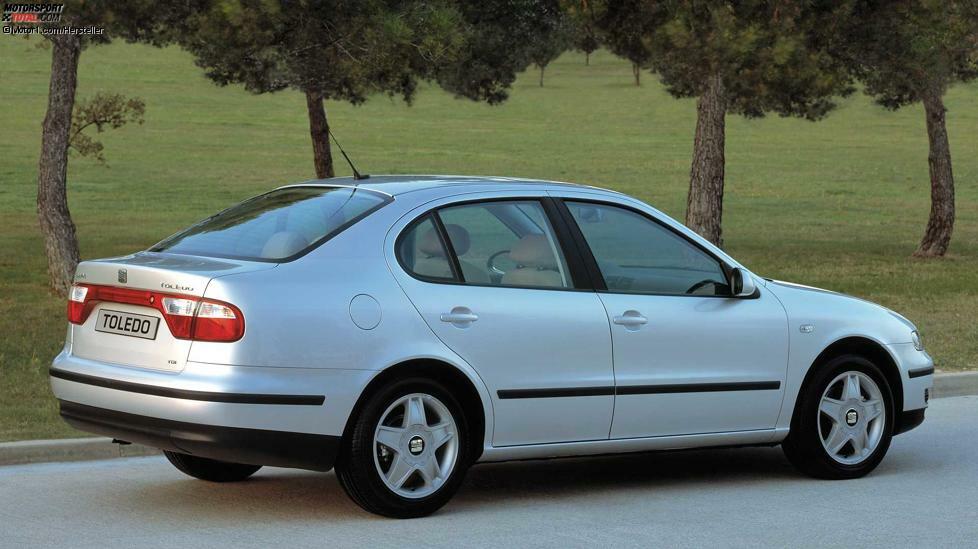 In seiner zweiten Generation mutierte der Seat Toledo zur klassischen Stufenheck-Limousine mit kleinem Deckel. So kam er dem Skoda Octavia nicht ins Gehege, der mit großer Heckklappe die Tradition des ersten Toledo fortführte.