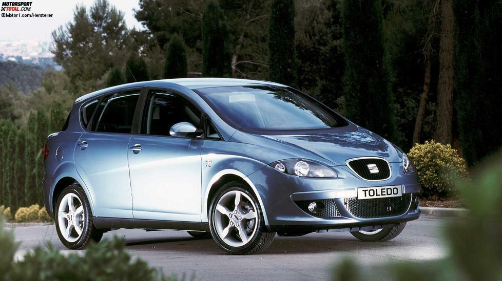 Die 2000er-Jahre waren bei Seat die Zeit des eigenwilligen Designs. Auch die dritte Generation des Toledo bekam eine nicht unumstrittene Optik. Mit 4,47 Meter geriet sie kaum länger als das Vorgängermodell, dafür aber mit 1,57 Meter deutlich höher.