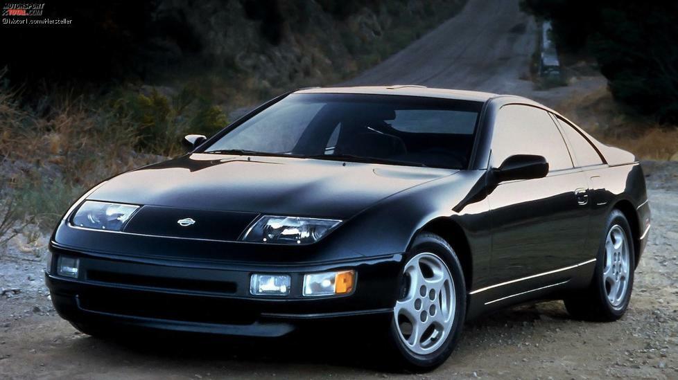 Hier geht es um die zweite Generation des 300ZX, die zwischen 1989 und 2000 gebaut wurde. Hierzulande wurde das Auto aber nur von 1990 bis 1995 angeboten. Der Nissan 300ZX weist nicht ganz den Technologiestand des 3000GT auf, glänzt aber mit Allradlenkung und Targadach.
Der gut 1.600-1.700 Kilo schwere Hecktriebler hat ebenfalls einen 3,0-Liter-Biturbo-V6 an Bord. Er leistet 283 PS und 388 Nm. Von 0-100 km/h geht es in sechs Sekunden. Bei 250 km/h ist Schluß. Das Fahrwerk des damals knapp 90.000 Mark teuren 300ZX gilt als großartig, der Motor als anfällig. Nur 1.739 Stück werden in Deutschland verkauft.