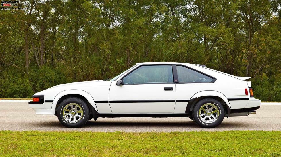 Auch in der zweiten Generation der Toyota Supra, die im Juli 1981 auf den japanischen Markt startete, blieb bei der Ähnlichkeit zur Celica in Namen und Optik. Der Wagen war ein Derivat des Celica Liftback, aber mit längerer Nase und mehr Radstand. Die Eckdaten: 4,62 Meter lang, 1,68 Meter breit und 1,32 Meter hoch bei einem Radstand von 2,61 Meter.