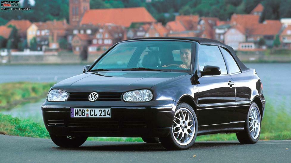 1998 setzte VW die bereits vom Golf I Cabrio bekannte Taktik auch bei dessen Nachfolger um, allerdings mit Abwandlung. Im Jahr zuvor debütierte der Golf IV, das Golf III Cabriolet war aber noch zu frisch, um es komplett auf den Müll zu schmeißen. Also verpasste man ihm besonders an der Frontpartie die Optik des Vierers.