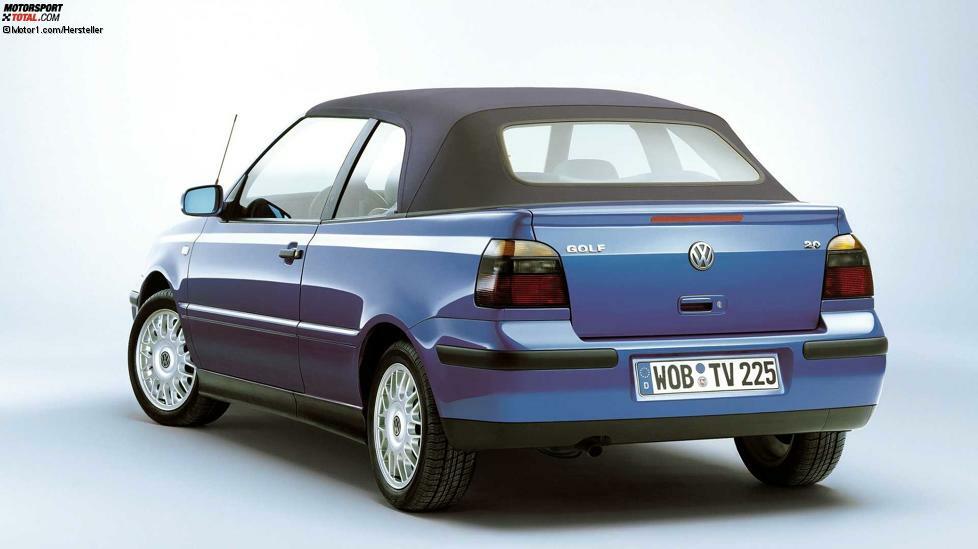 Am Heck schimmerte beim gelifteten VW Golf III Cabriolet noch weitgehend das ursprüngliche Modell durch. Neu waren der Stoßfänger und der geänderte Kofferraumdeckel. Bereits 1995 führte VW erstmals einen Diesel mit 90 PS beim Cabrio ein, später folgte eine stärkere Version mit 110 PS. Rund 210.000 Exemplare entstanden in acht Jahren vom zweiten Golf Cabrio.