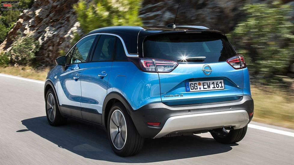 Mit dem Opel Crossland X, der 2017 erschien, aber seit Ende 2012 in der Entwicklung war, wurden schon zu GM-Zeiten erste Bande zu PSA geknüpft. Der 4,21 Meter lange Crossland X basiert auf der zweiten Generation des Citroën C3 Aircross und dem noch kommenden, neuen Peugeot 2008.
Der Opel Crossland X löste den Meriva ab, mit 22.217 Neuzulassungen 2018 auf dem deutschen Markt läuft der MIx aus Minivan und SUV gut.