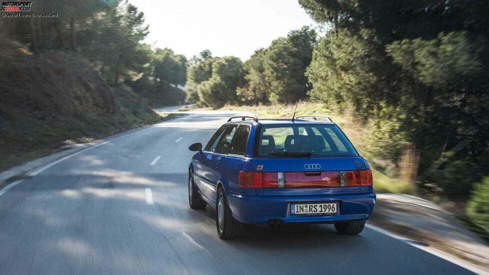 Einen Kombi von Porsche gab es (indirekt) schon lange vor dem Panamera Sport Turismo: Zwischen 1994 und 1996 entstanden knapp 2.900 Einheiten des Audi Avant RS 2. Unter der Haube des ersten RS-Modells von Audi arbeitete der auf 315 PS gebrachte 2,2-Liter-Fünfzylinder.