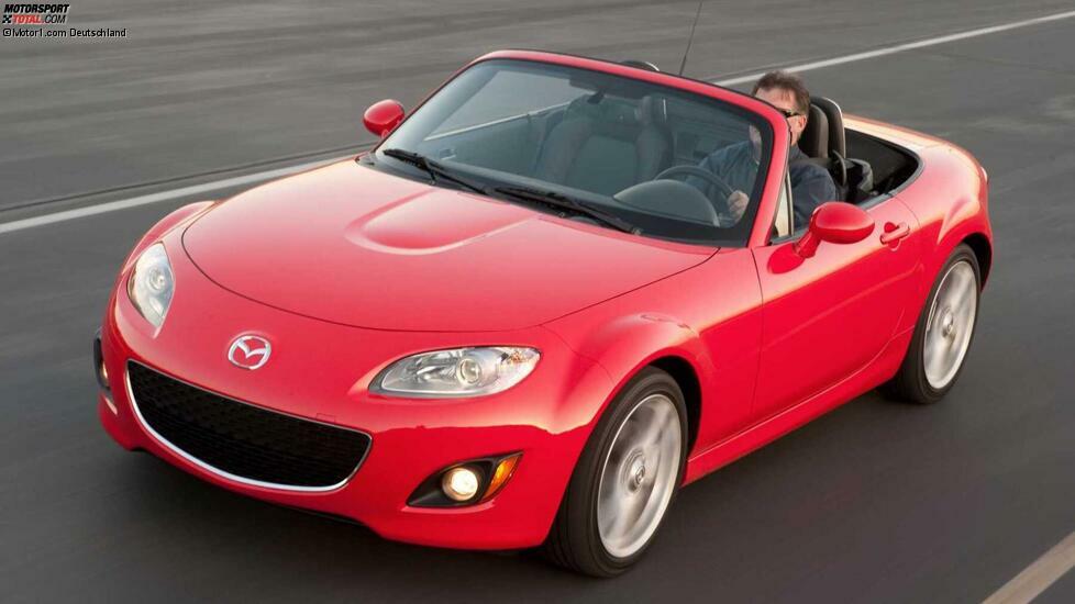 Die dritte Generation des MX-5 (interner Code: MX-5 NC) startete 2005 und war volle zehn Jahre lang (bis 2015) auf dem Markt. Dies war der erste MX-5, den es mit Retractable Hardtop gab. Diese Version heißt heute MX-5 RF.