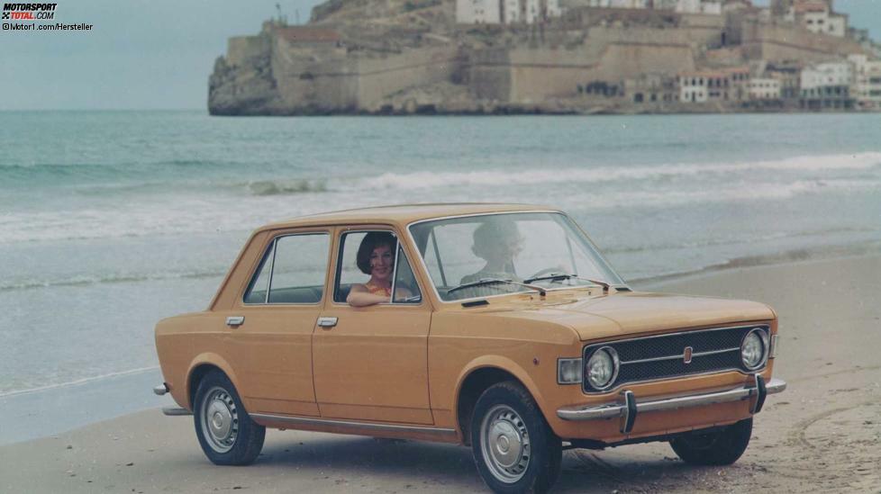 Außerhalb Italiens dürfte sich kaum jemand mehr an den Fiat 128 erinnern. Dabei war er mit Frontantrieb, quer eingebautem Frontmotor mit obenliegender Nockenwelle und einzeln aufgehängten Rädern anno 1969 so modern, das er angeblich VW als Vorbild für das Layout des späteren Golf diente. Bis 1983 wurde der Fiat 128 gebaut, noch viel länger lebte er als Zastava in Jugoslawien respektive Serbien. Dort endete die Produktion erst 2008.