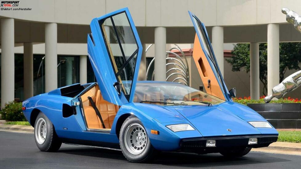 Diese Art von Türen nennt man Scherentüren, aber oft werden sie auch als Lambo Style Doors bezeichnet, weil sie ein Markenzeichen von Lamborghini sind. Das erste in Serie produzierte Modell war der Lamborghini Countach, der 1971 auf den Markt kam und seitdem als V12-Ikone gilt.