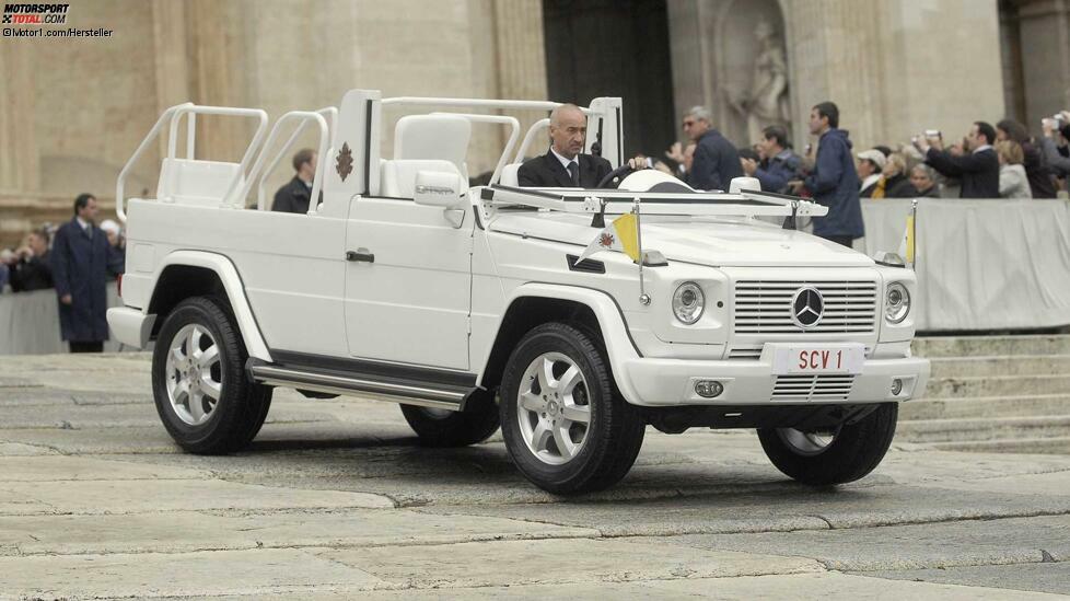 Diese ziemlich luftige Mercedes G-Klasse war das erste Papamobil während des Pontifikats von Benedikt XVI. Der Geländewagen mit spezieller Untersetzung für sehr langsame Fahrten wurde oft bei der Generalaudienz auf dem Petersplatz verwendet.