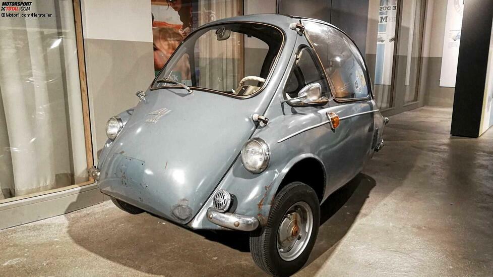 Noch ein ehemaliger prominenter Flugzeugproduzent sattelte nach 1945 auf Kleinstwagen um: Allerdings kam die Heinkel Kabine erst 1956 auf den Markt, als die Mikroauto-Welle in Deutschland bereits abflaute. So entstanden bis 1958 nur rund 12.000 Fahrzeuge. Als Trojan wurde der gut 10 PS starke Wagen noch bis 1965 in Irland gebaut.