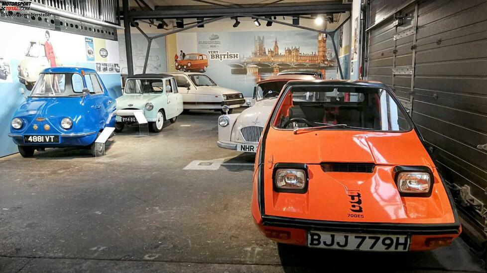 Generell hielten sich Dreirad-Fahrzeuge in England sehr lange, da sie mit Motorradführerschein gefahren werden durften und steuerlich günstiger waren. Ein Teil der Ausstellung in Einbeck zeigt die skurrilsten Modelle.